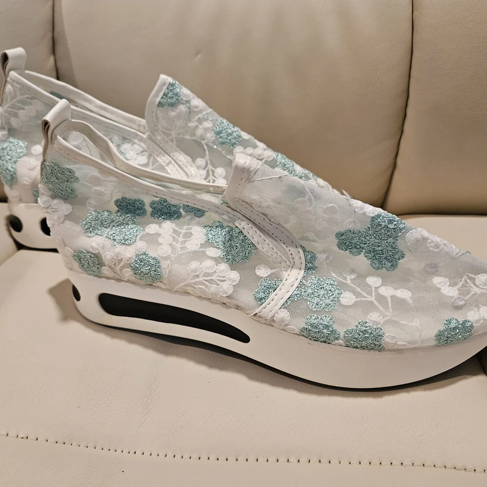 Floral Lace Slip-On Shoes - Picture 3 of 4